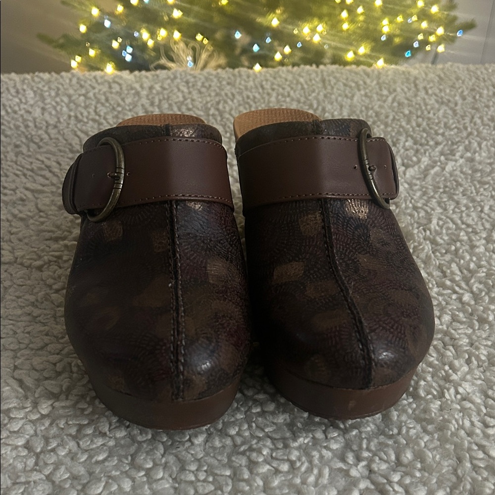 BareTraps Dark Brown Textured Mules with Strap